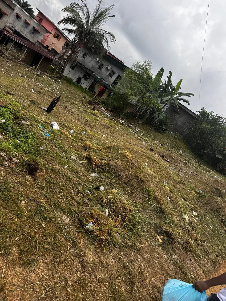 Zéro saleté pour un Gabon plus propre: Retour sur la journée de nettoyage de la rivière Tsini avec l’ONG Gabon Terre d’Avenir — photographie 6
