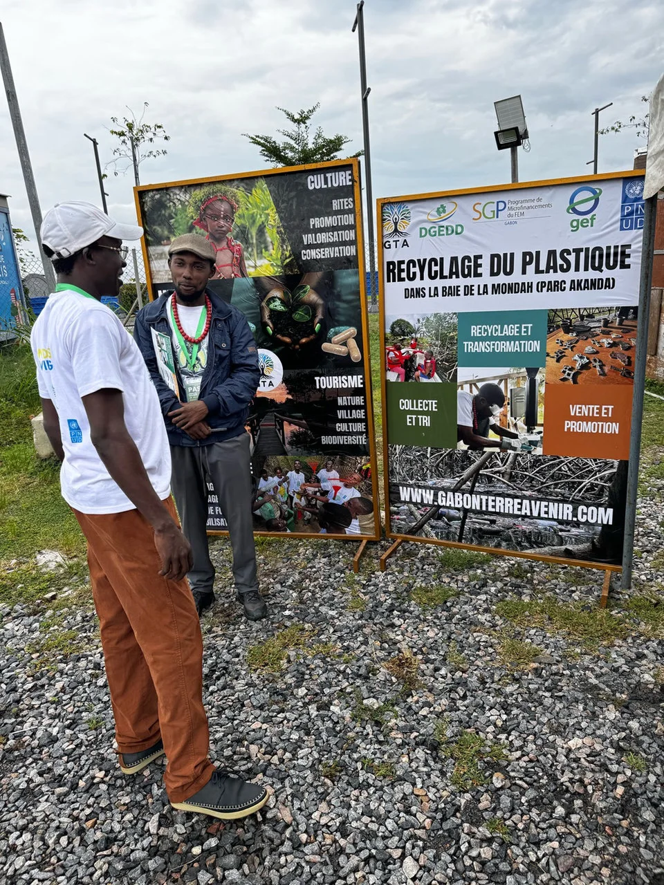 Salon du Savoir 2025 : ONG GTA, engagé dans le développement durable et le recyclage du plastique au Gabon — photographie 1