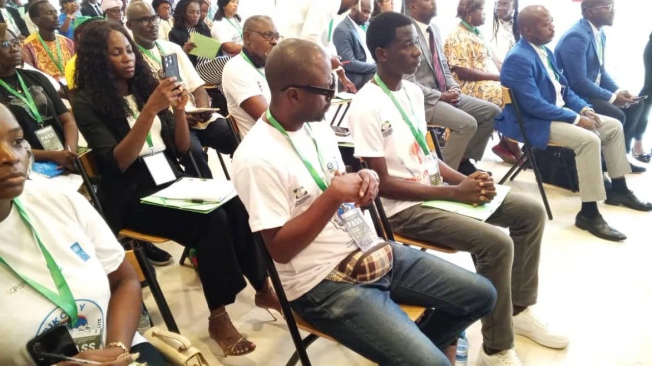 Salon du Savoir 2025 : ONG GTA, engagé dans le développement durable et le recyclage du plastique au Gabon — photographie 7