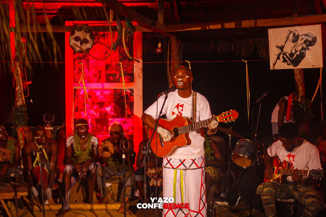Ndossi Village, Cœur Battant des Traditions : Retour sur la 2ème Y’Azo Conférence — photographie 2