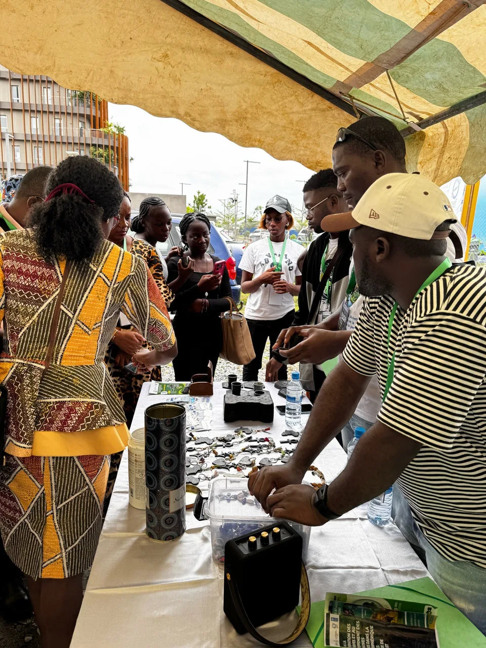 Salon du Savoir 2025 : ONG GTA, engagé dans le développement durable et le recyclage du plastique au Gabon — photographie 10