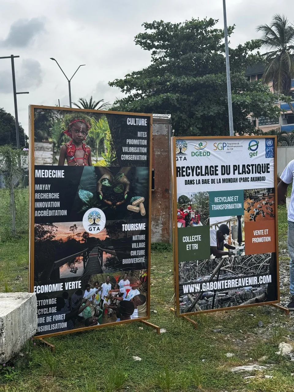 Salon du Savoir 2025 : ONG GTA, engagé dans le développement durable et le recyclage du plastique au Gabon — photographie 11
