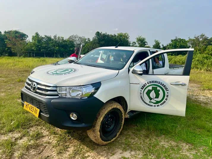Collaboration Écologique : Haut-Commissariat à l’Environnement et Ndossi Village dans la Bataille contre le Plastique — photographie 1