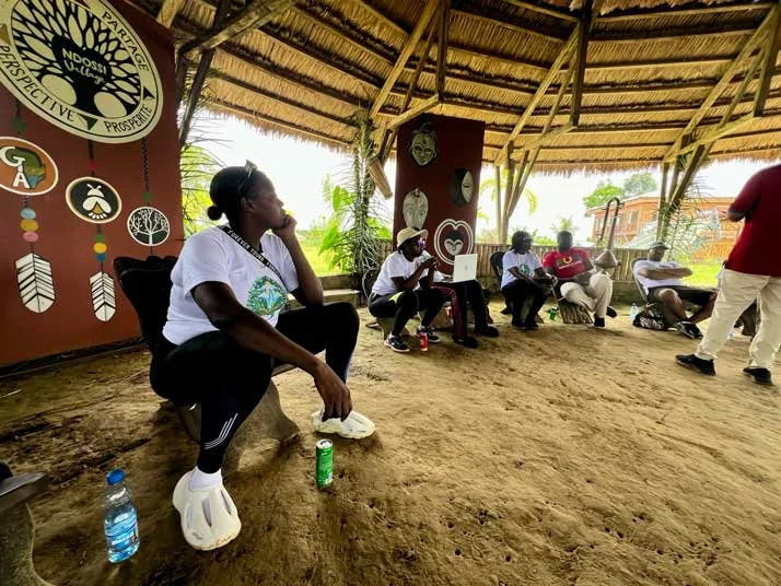 Collaboration Écologique : Haut-Commissariat à l’Environnement et Ndossi Village dans la Bataille contre le Plastique — photographie 2