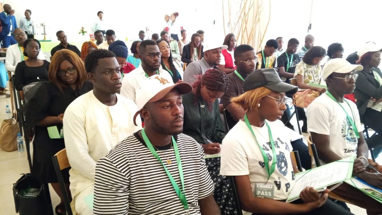 Salon du Savoir 2025 : ONG GTA, engagé dans le développement durable et le recyclage du plastique au Gabon — photographie 4