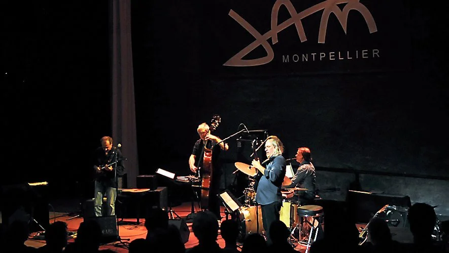 Concert sur une scène du Jazz Action Montpellier