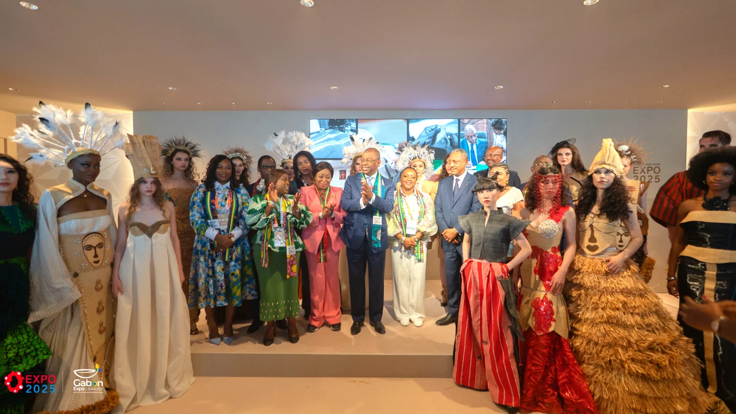 Participants en tenues de cérémonie lors d’un événement à Osaka