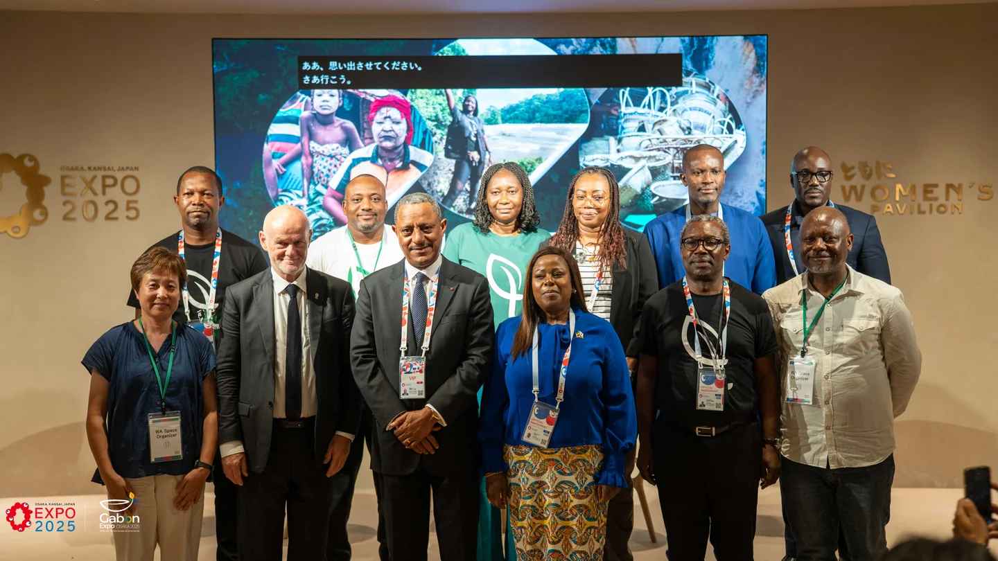 Portrait de groupe de la délégation gabonaise lors d’une rencontre à Osaka